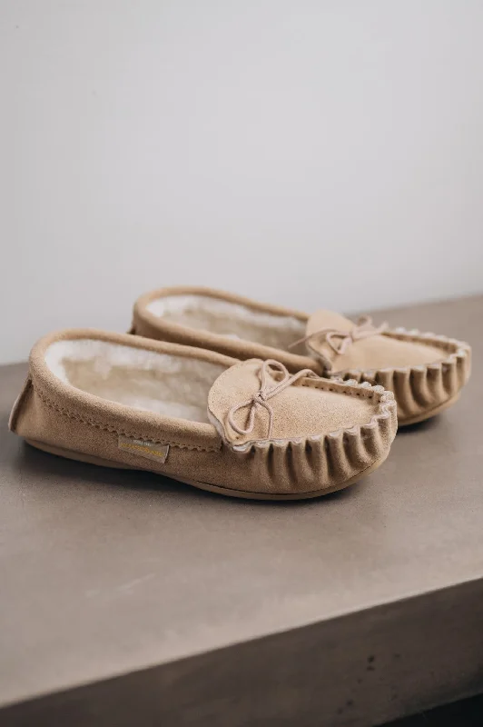 Women's Slippers with a Quilted Pattern in Gray for Added Style Women's Moccasin slippers Wool Lined with Sole