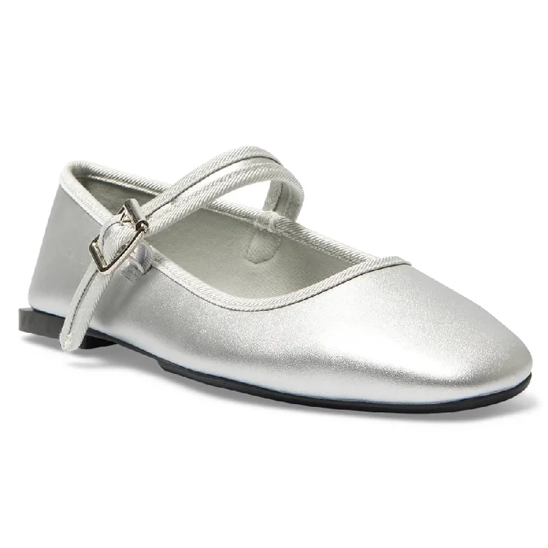 Romy Flat in Silver Metallic